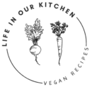 Logo Life in our Kitchen with a beetroot and a carrot in a circle.